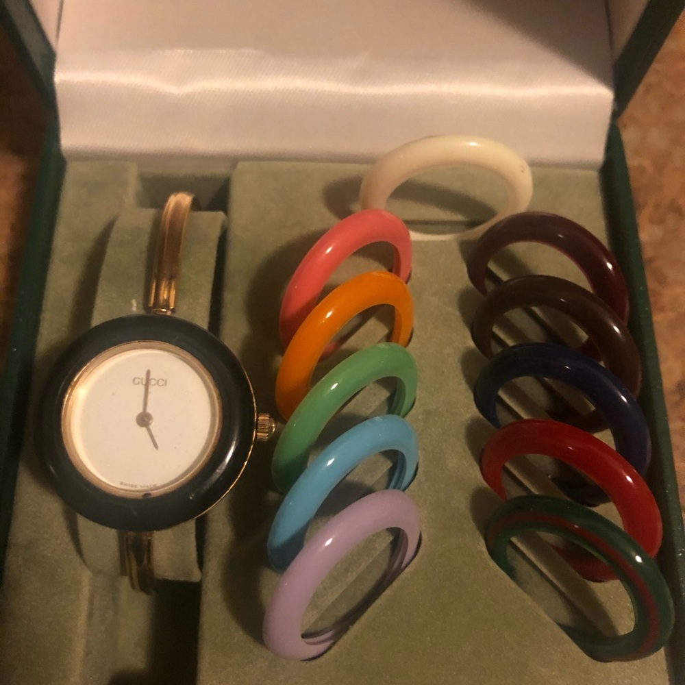 Authentic GUCCI Vintage Change Bezel Quartz Wristw